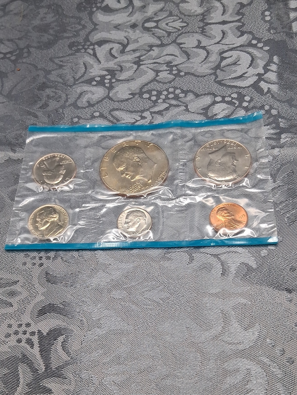 Bicentennial Uncirculated Coin Set. 3 Bicentennial Coins & 3 1975 Coins